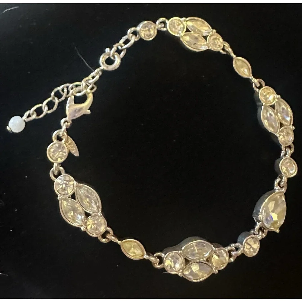 Vintage Avon SAQ Silver Tone Mixed Cut Rhinestone Link Bracelet Adjustable 6-8